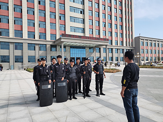 我校举行的新中国成立70周年安保誓师大会暨反恐防爆演练活动取得圆满成功！