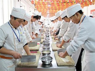 初中生在甘肃中专学校学烹饪专业好就业吗?